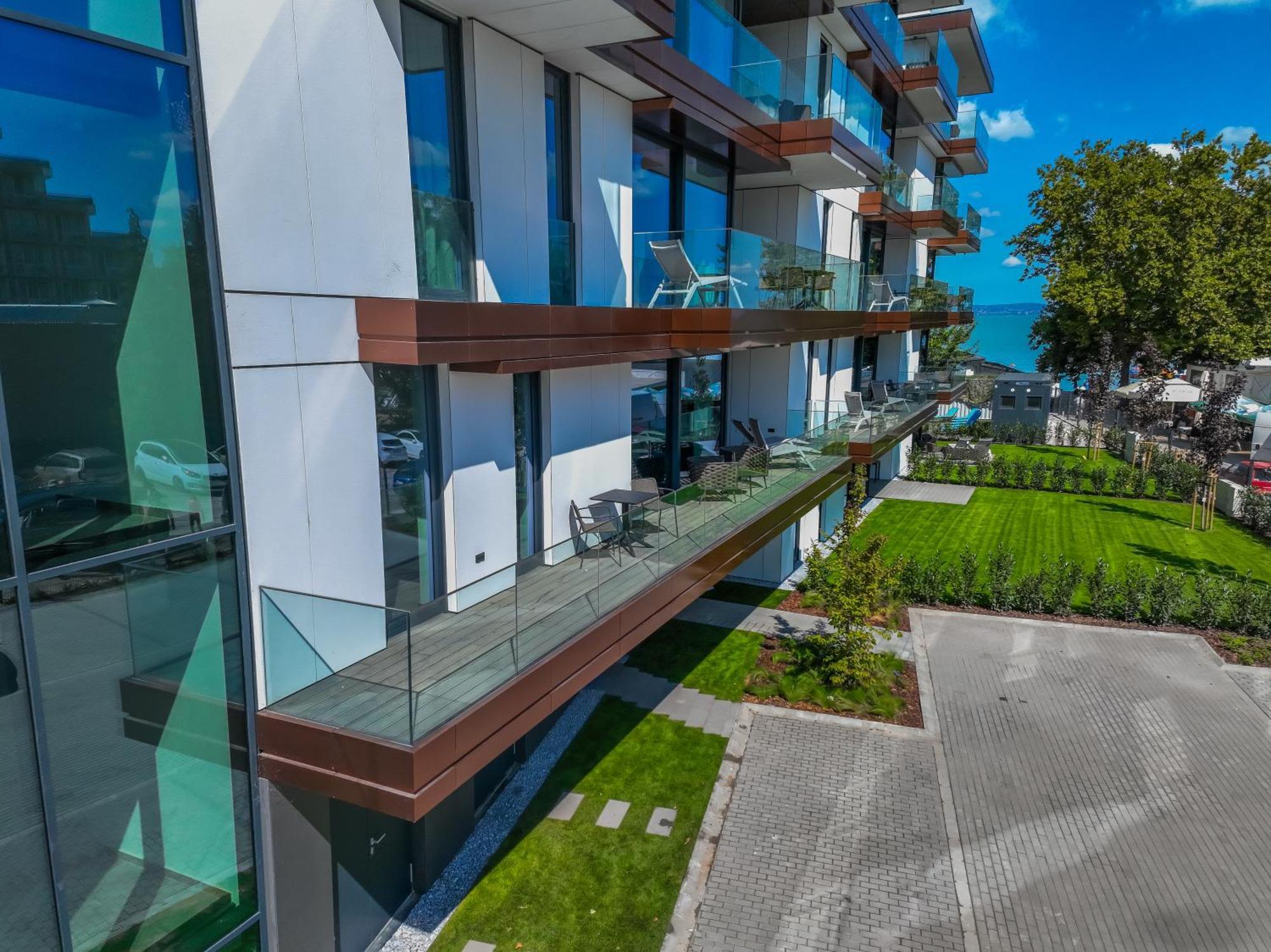 Bj81 Suite Hotel Siófok Exterior foto